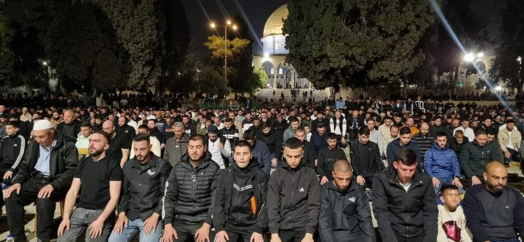 45 ألفا يؤدون صلاتي العشاء والتراويح في المسجد الأقصى